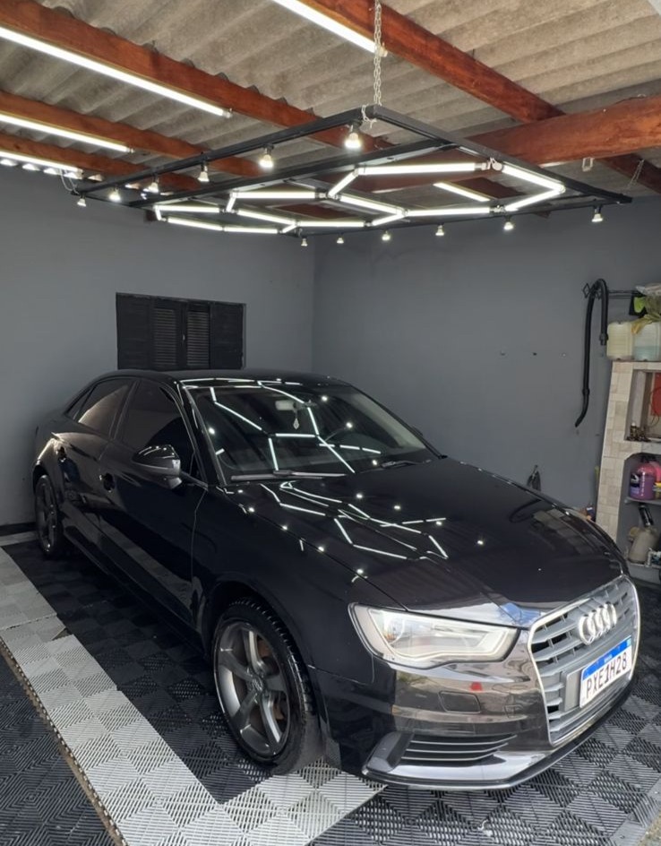 Carro em exposição após tratamento estético automotivo